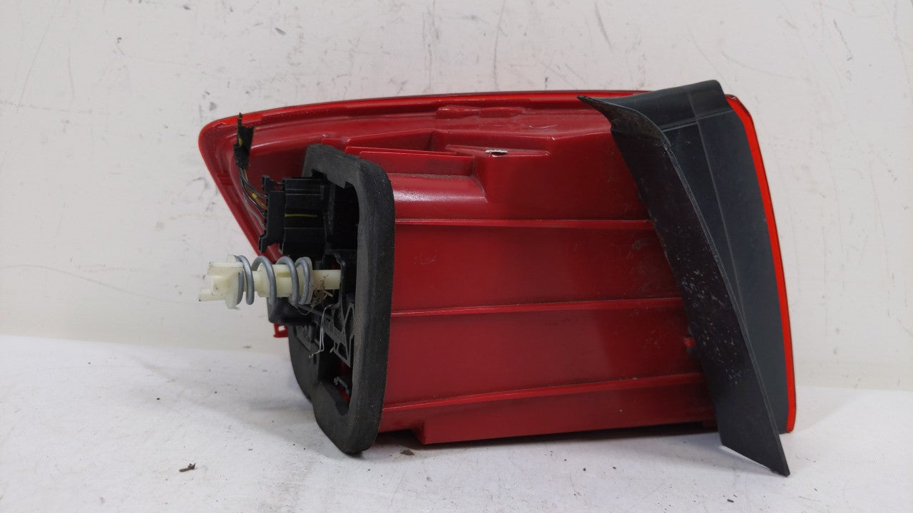 2008-2011 Volkswagen Jetta Tail Light Assembly Passenger Right OEM Fits Fits 2008 2009 2010 2011 OEM Used Auto Parts - Oemus