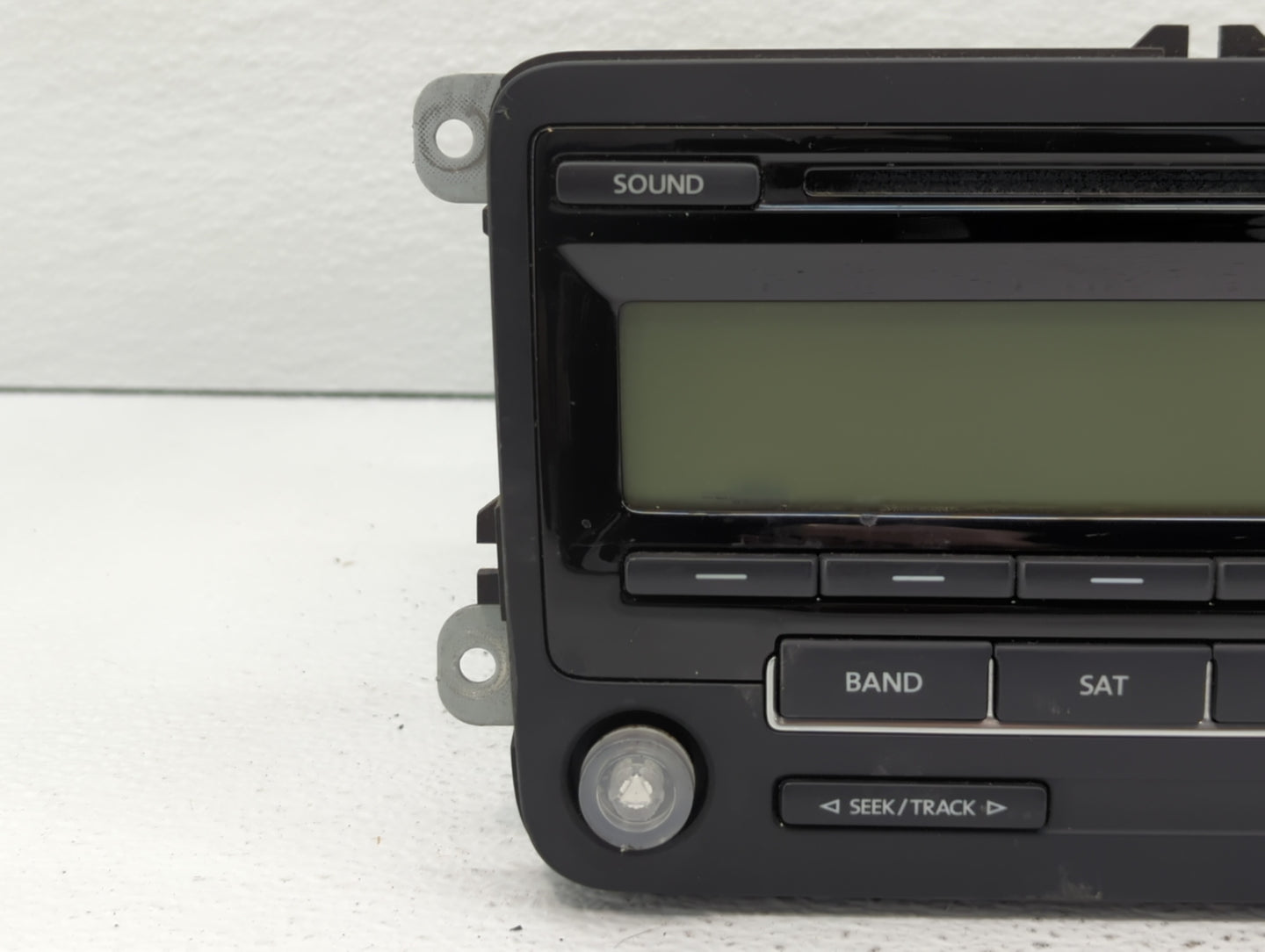 2011-2014 Volkswagen Jetta Am Fm Cd Player Radio Receiver - Oemusedautoparts1.com