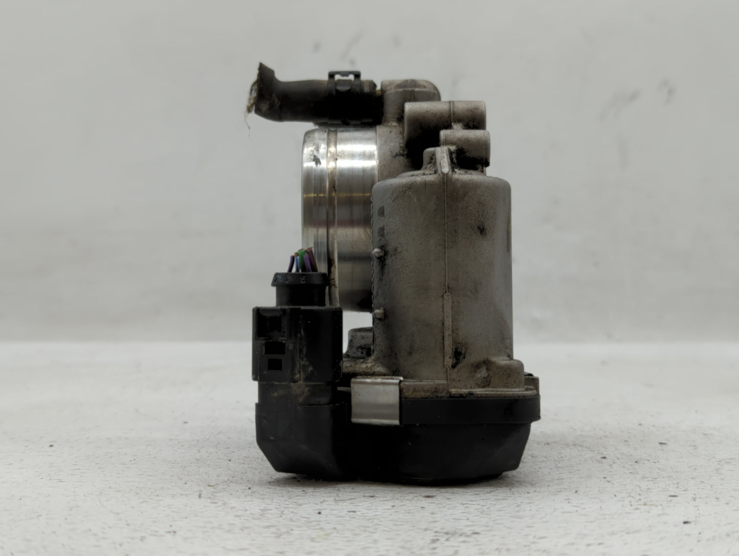 2011-2016 Volkswagen Jetta Throttle Body P/N:06G 133 062J Fits Fits 2011 2012 2013 2014 2015 2016 OEM Used Auto Parts - Oemu