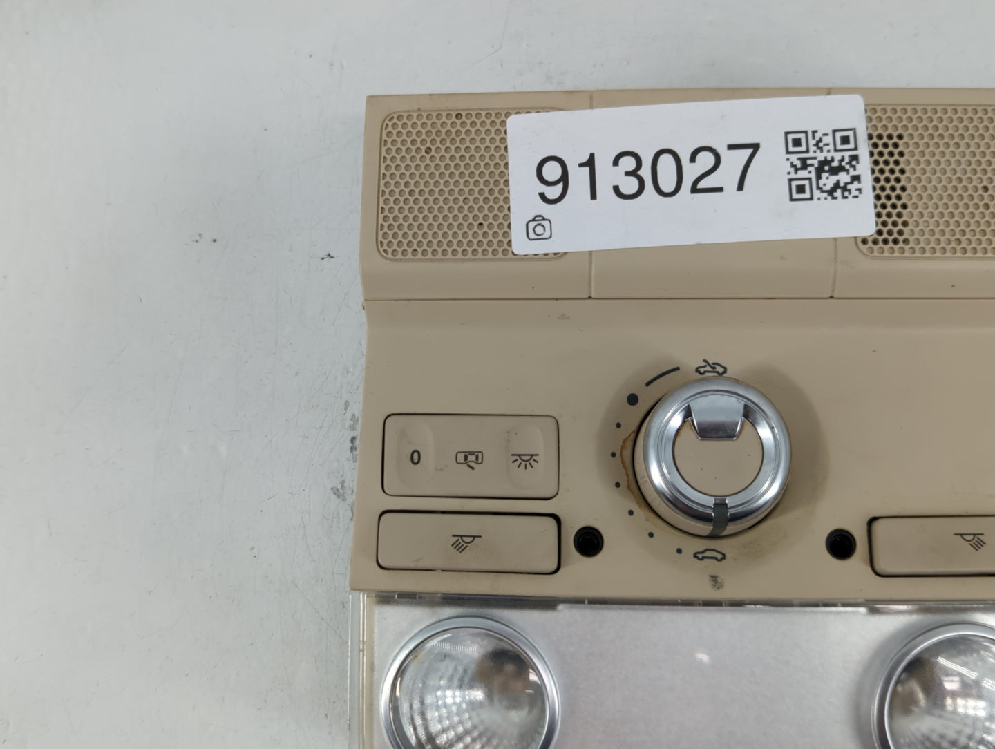 2011 Volkswagen Jetta Overhead Roof Console - Oemusedautoparts1.com