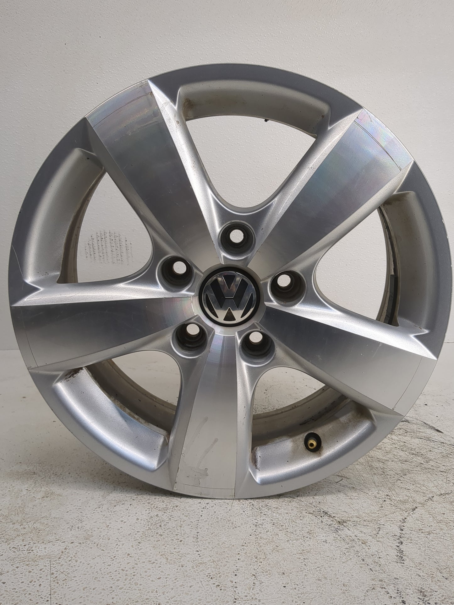 2009-2014 Volkswagen Routan Oem Wheel Rim - Oemusedautoparts1.com