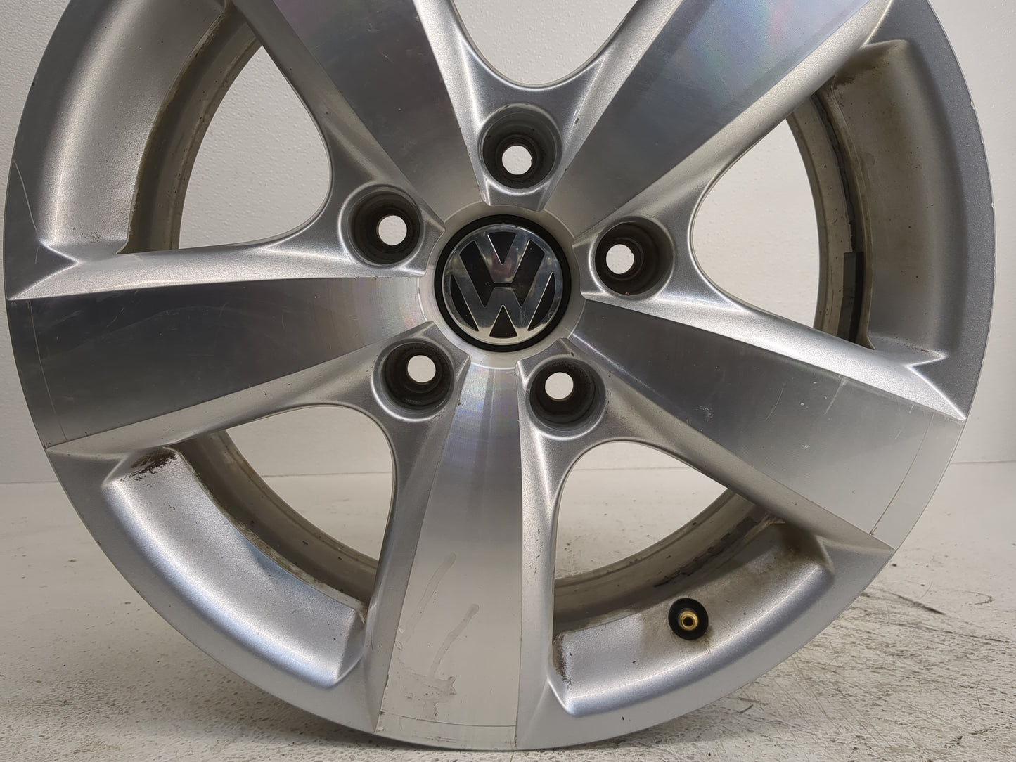 2009-2014 Volkswagen Routan Oem Wheel Rim - Oemusedautoparts1.com