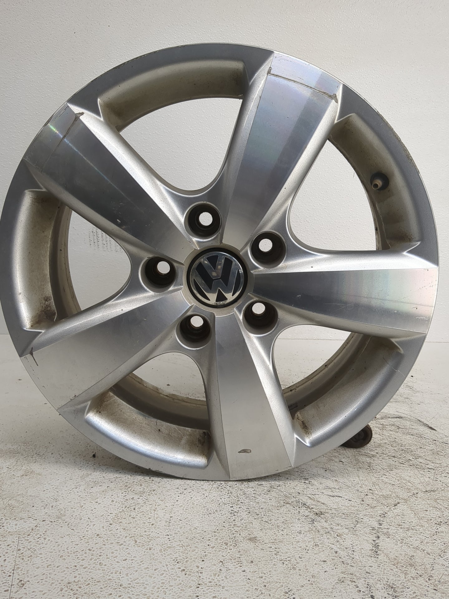2009-2014 Volkswagen Routan Oem Wheel Rim - Oemusedautoparts1.com