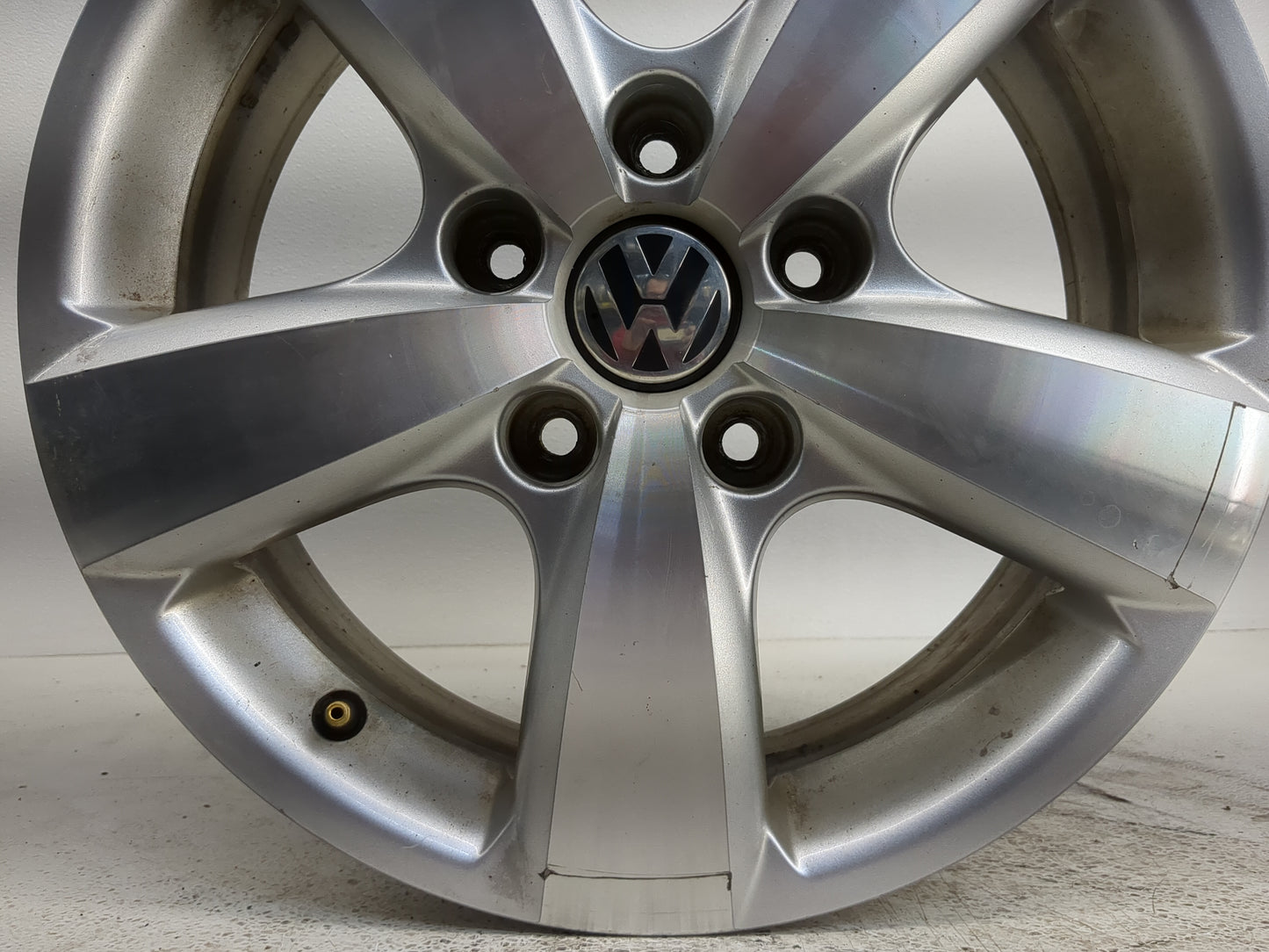2009-2014 Volkswagen Routan Oem Wheel Rim - Oemusedautoparts1.com