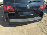2009-2014 Volkswagen Routan Rear Bumper Assembly Oem 1158729 - Oemusedautoparts1.com