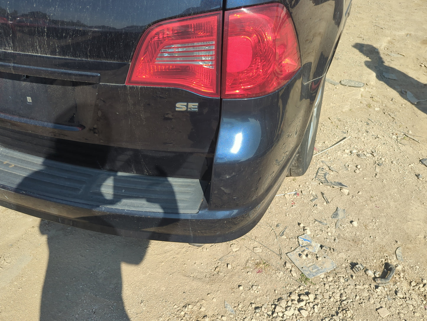 2009-2014 Volkswagen Routan Rear Bumper Assembly Oem 1158729 - Oemusedautoparts1.com