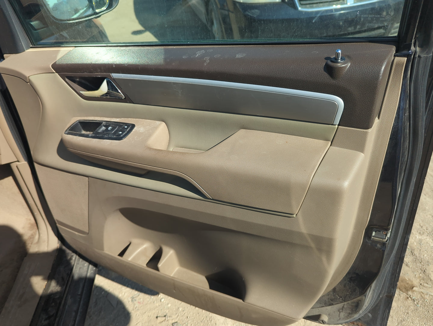 2011 Volkswagen Routan Front Right Passenger Interior Door Panel Trim - Oemusedautoparts1.com