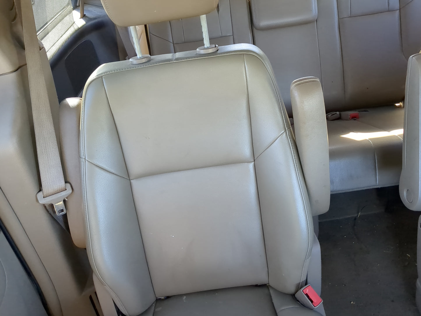 2011 Volkswagen Routan Rear Seat Oem - Oemusedautoparts1.com