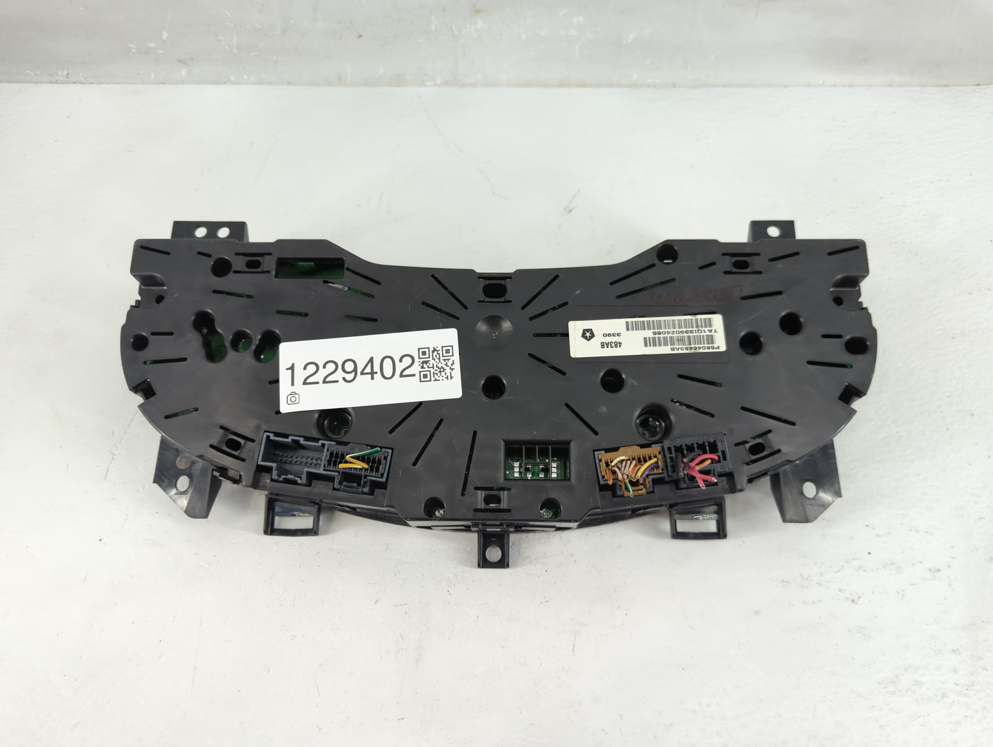 2011 Volkswagen Routan Instrument Cluster Speedometer Gauges P/N:56046483AB Fits OEM Used Auto Parts - Oemusedautoparts1.com