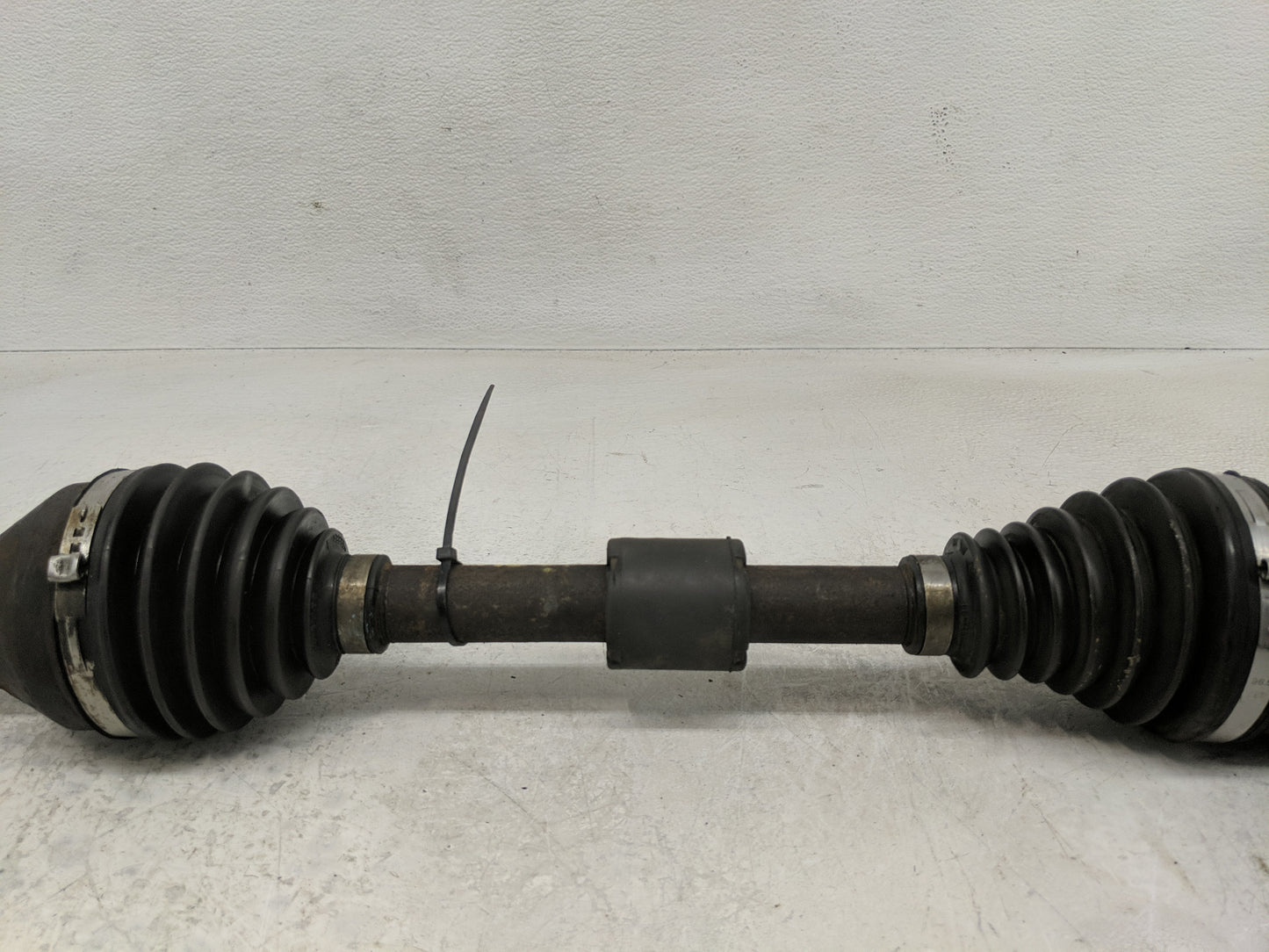 2009-2014 Volkswagen Routan Axle Shaft Front Driver Cv C/v - Oemusedautoparts1.com