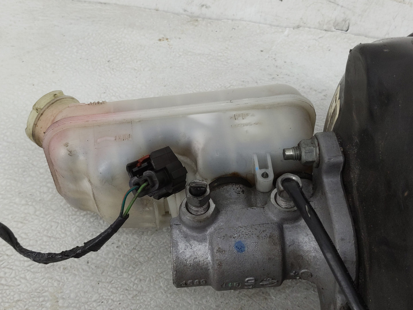 2011-2014 Volkswagen Routan Power Brake Booster Oem 1290441 - Oemusedautoparts1.com
