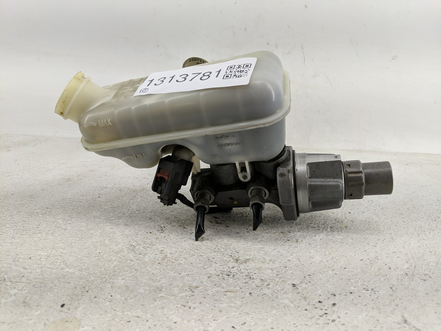 2009-2014 Volkswagen Routan Brake Master Cylinder 1313781 - Oemusedautoparts1.com