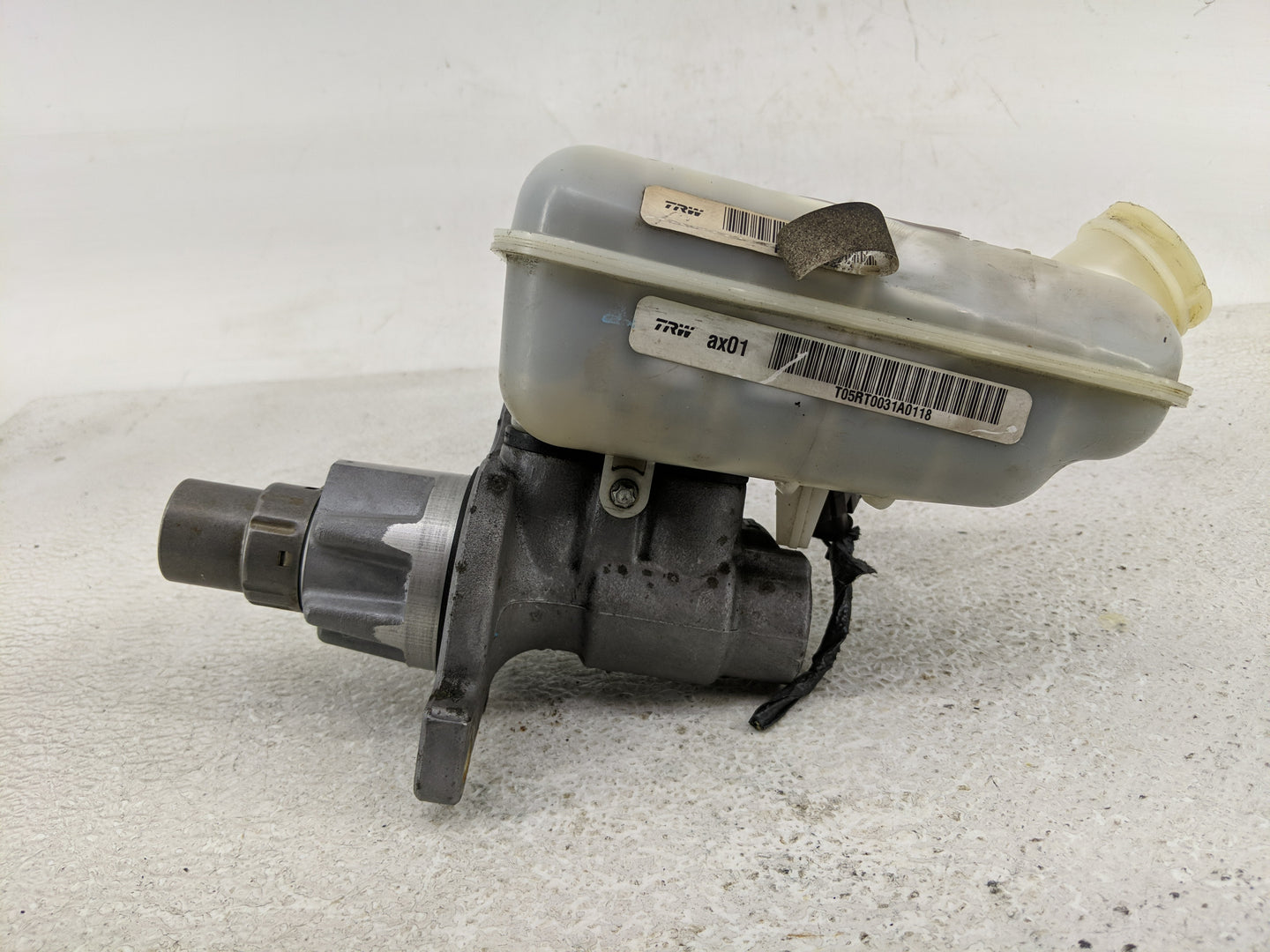 2009-2014 Volkswagen Routan Brake Master Cylinder 1313781 - Oemusedautoparts1.com