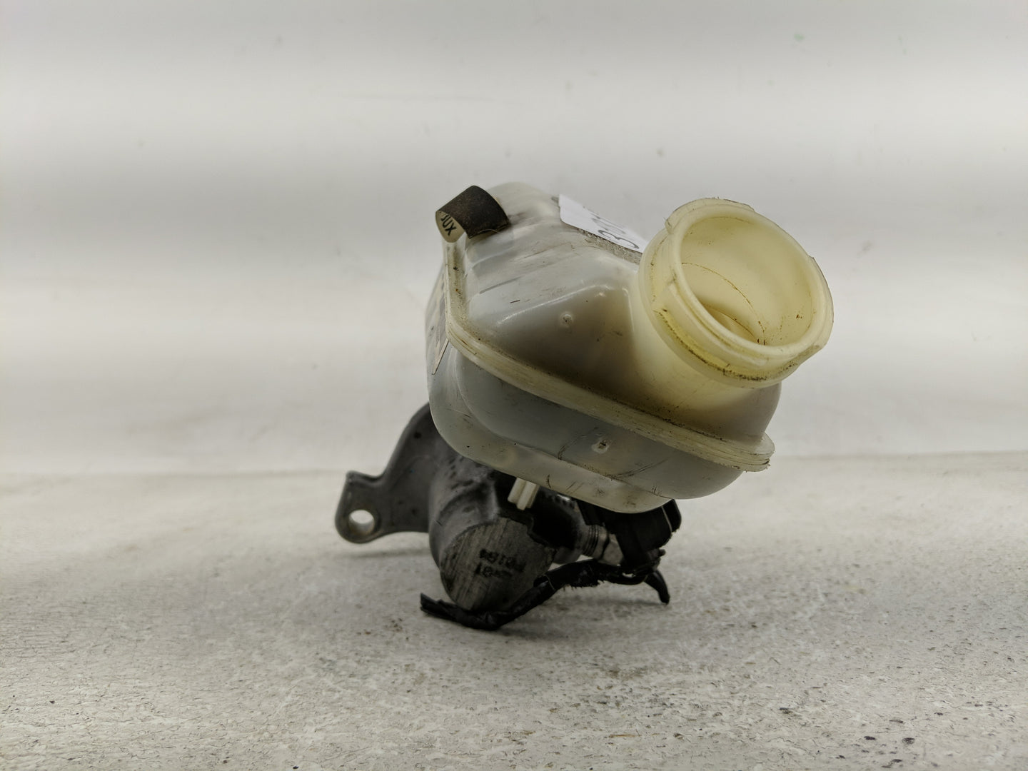2009-2014 Volkswagen Routan Brake Master Cylinder 1313781 - Oemusedautoparts1.com