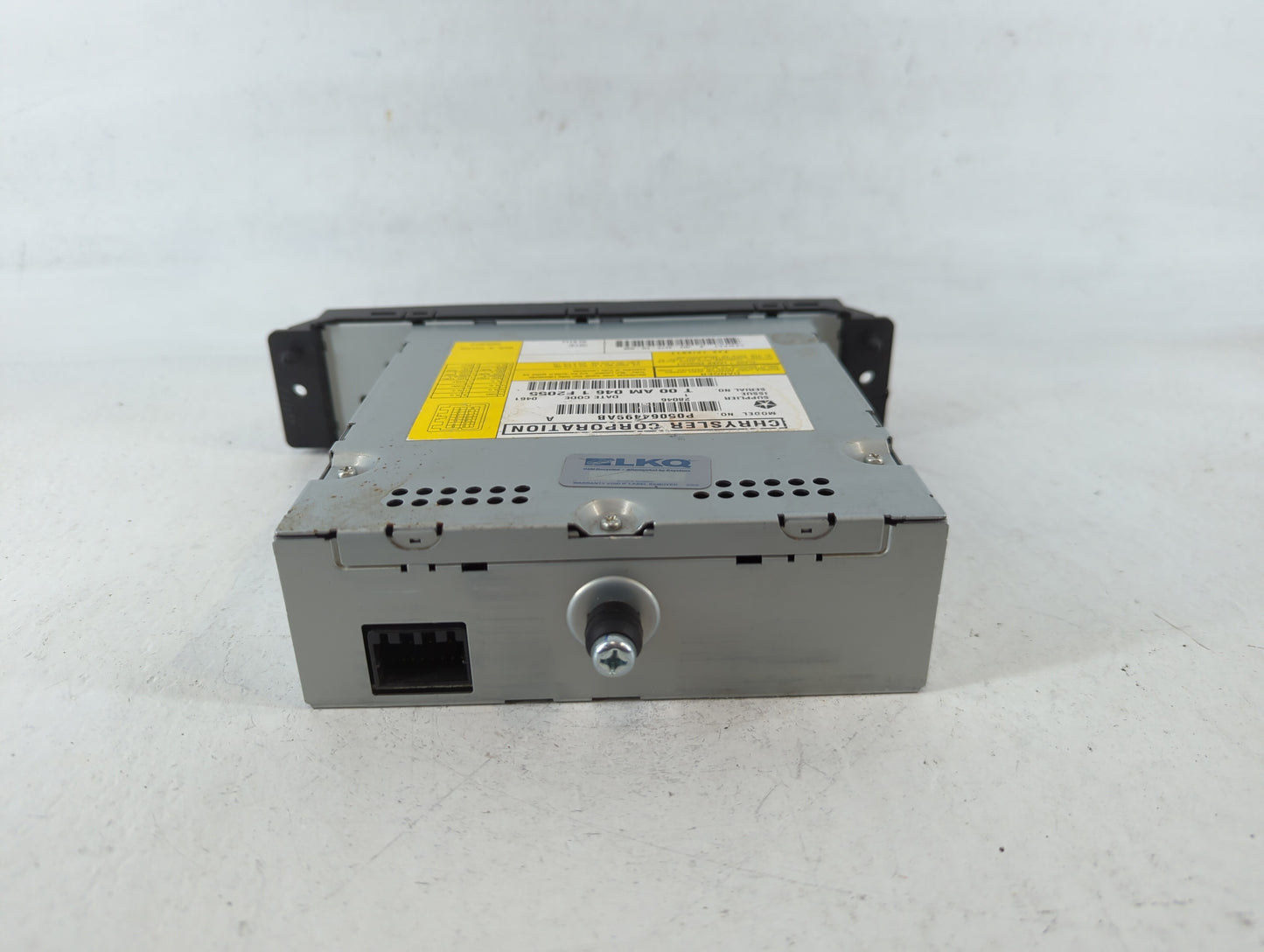 2009-2014 Volkswagen Routan Am Fm Cd Player Radio Receiver - Oemusedautoparts1.com