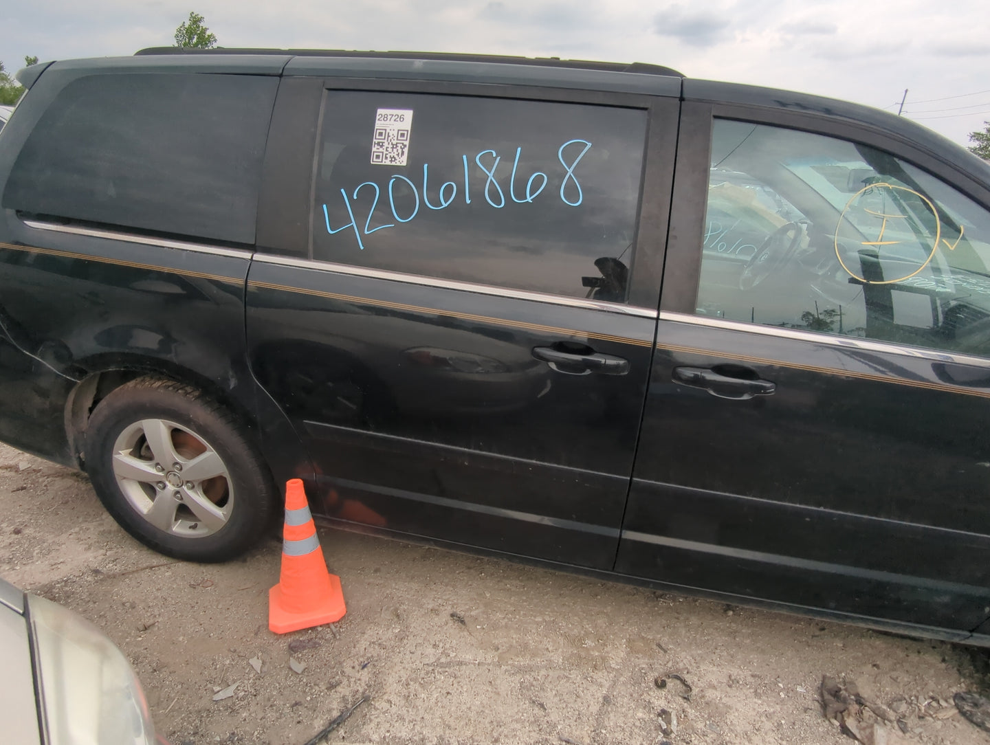 2009-2014 Volkswagen Routan Passenger Rear Door Oem - Oemusedautoparts1.com