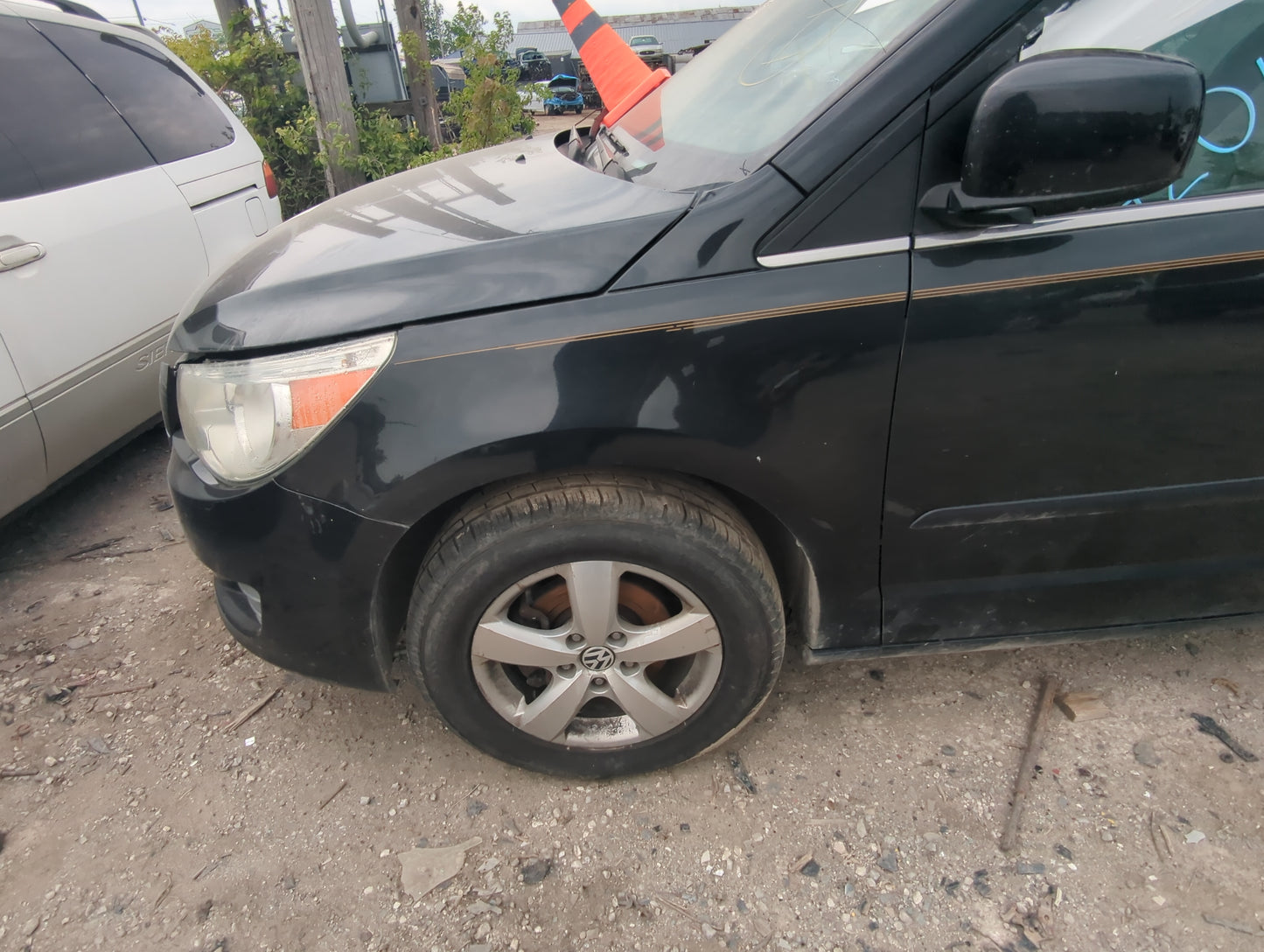 2009-2014 Volkswagen Routan Driver Fender - Oemusedautoparts1.com