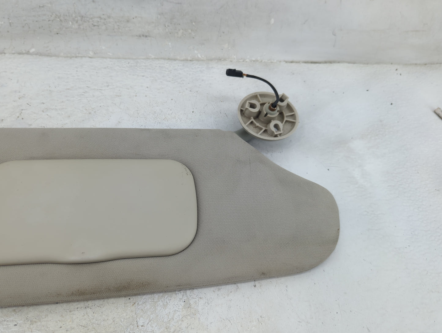 2009-2014 Volkswagen Routan Sun Visor Shade Replacement Passenger Right Mirror Fits Fits 2009 2010 2011 2012 2013 2014 OEM U
