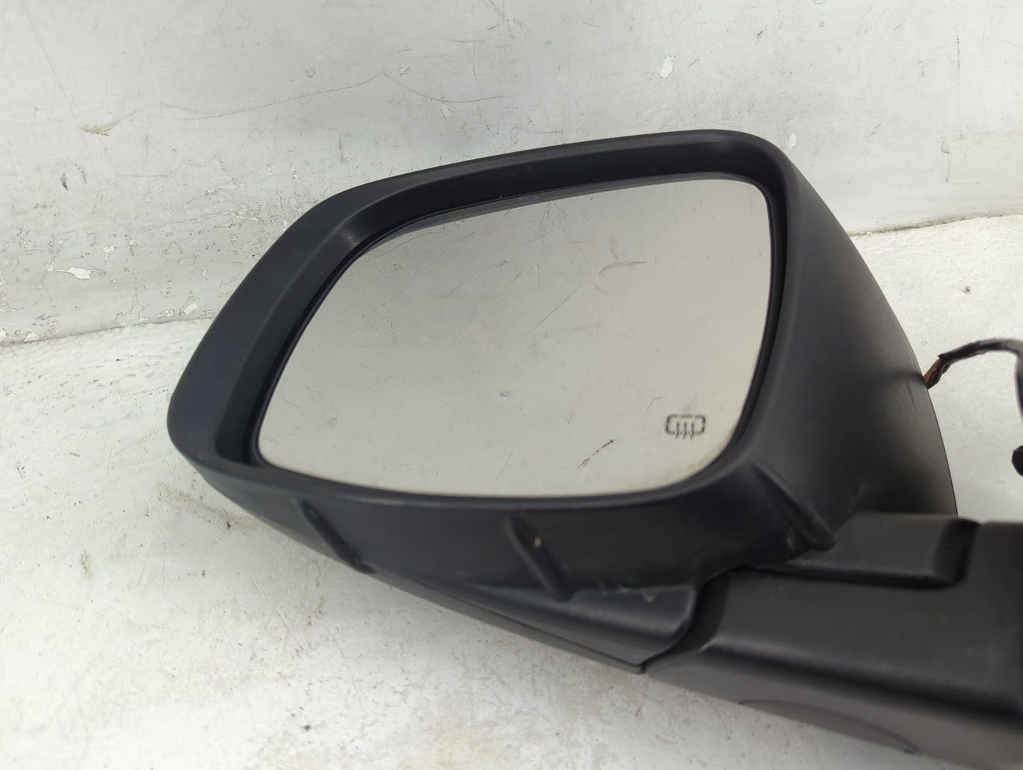 2009-2014 Volkswagen Routan Driver Side View Mirror - Left Door Mirror OEM Used - Oemusedautoparts1.com