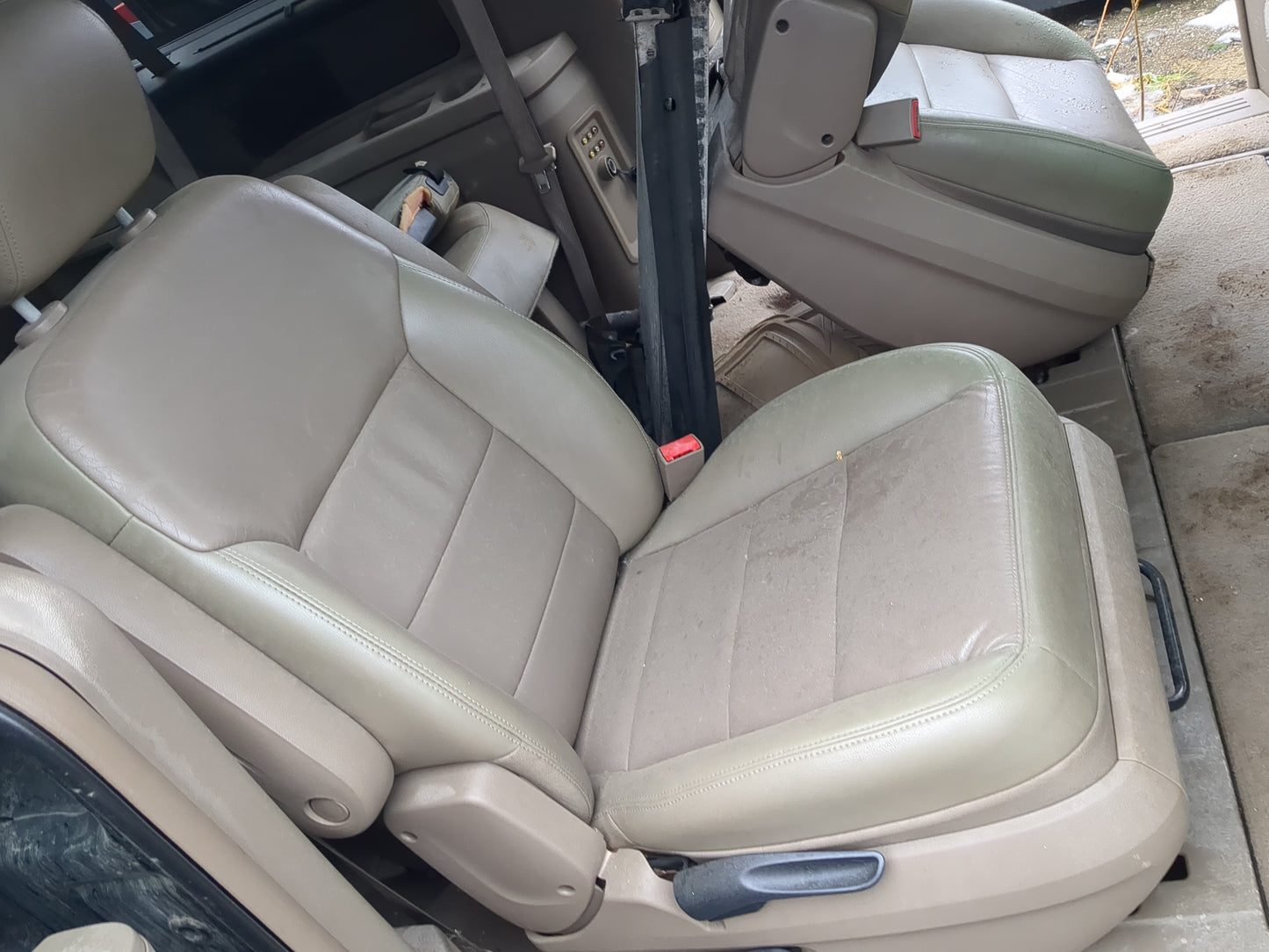 2011 Volkswagen Routan Rear Seat Oem - Oemusedautoparts1.com