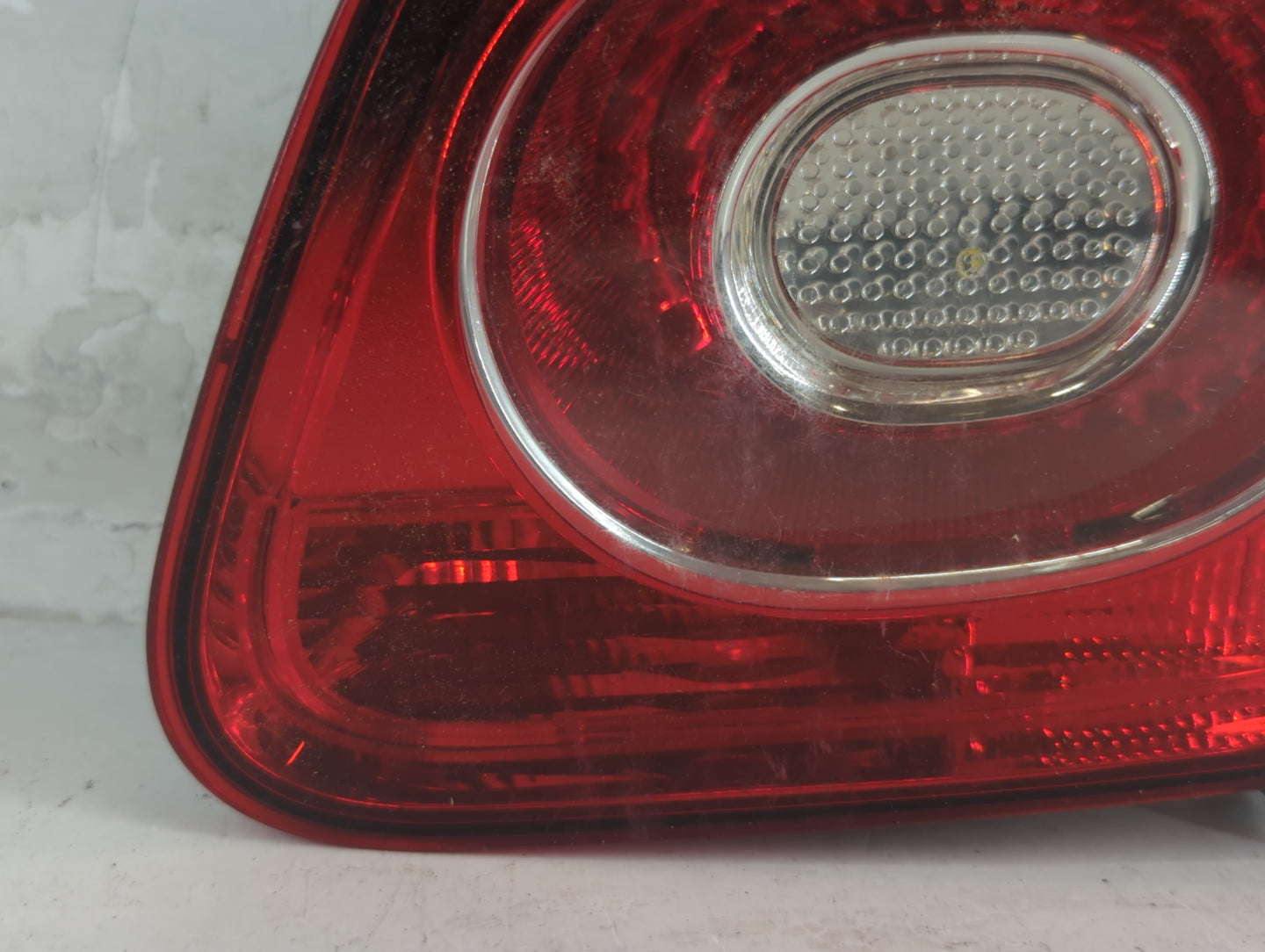 2009-2011 Volkswagen Tiguan Tail Light Assembly Passenger Right OEM P/N:5N0 945 094 B 5N0 692 02 Fits Fits 2009 2010 2011 OE