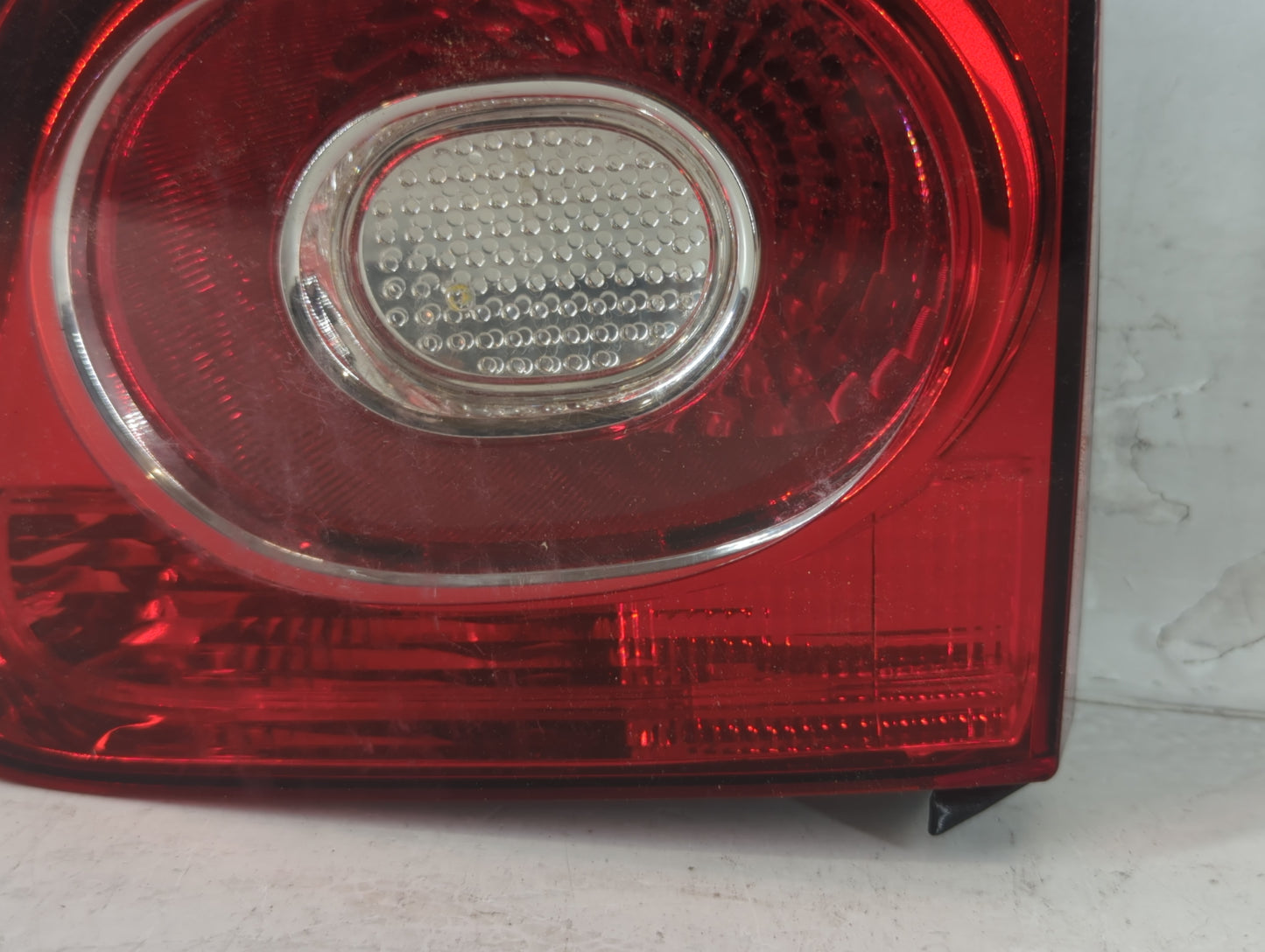 2009-2011 Volkswagen Tiguan Tail Light Assembly Passenger Right OEM P/N:5N0 945 094 B 5N0 692 02 Fits Fits 2009 2010 2011 OE