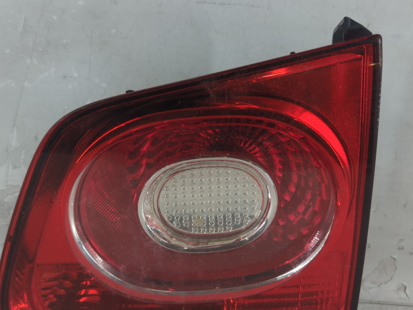 2009-2011 Volkswagen Tiguan Tail Light Assembly Passenger Right OEM P/N:5N0 945 094 B 5N0 692 02 Fits Fits 2009 2010 2011 OE
