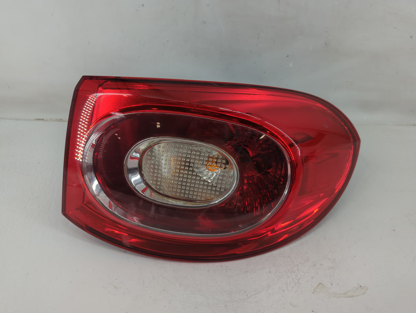 2009-2011 Volkswagen Tiguan Tail Light Assembly Passenger Right OEM P/N:5N0 945 096 J Fits Fits 2009 2010 2011 OEM Used Auto