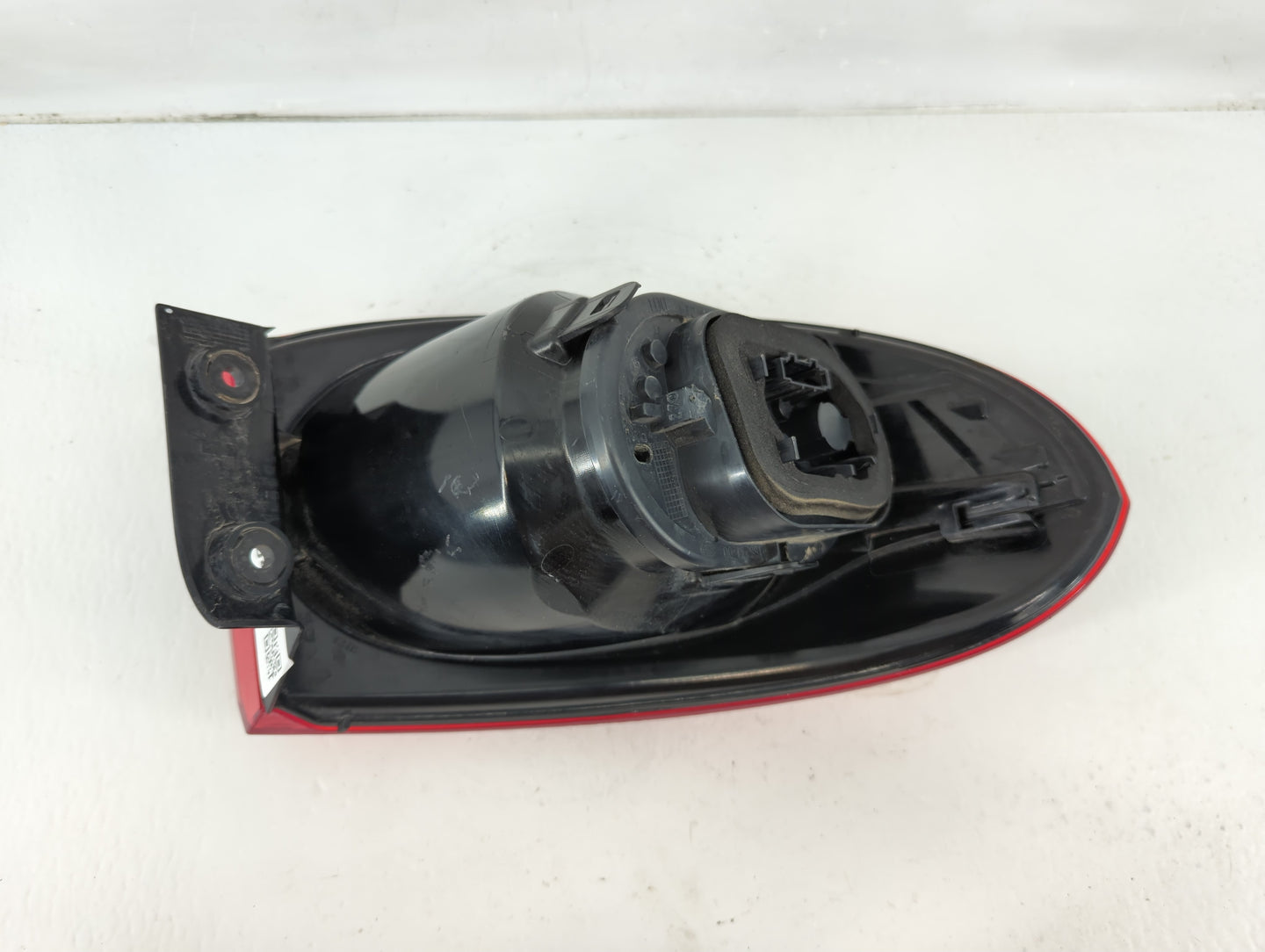 2009-2011 Volkswagen Tiguan Tail Light Assembly Passenger Right OEM P/N:5N0 945 096 J Fits Fits 2009 2010 2011 OEM Used Auto