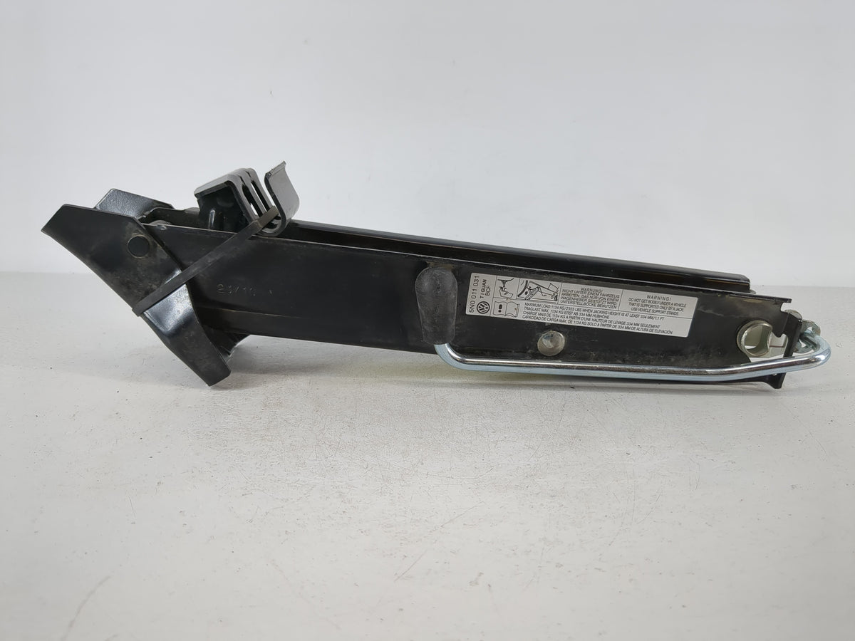 2011 Volkswagen Tiguan Spare Scissor Car Jack - Oemusedautoparts1.com