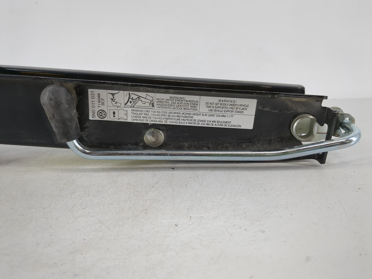 2011 Volkswagen Tiguan Spare Scissor Car Jack - Oemusedautoparts1.com