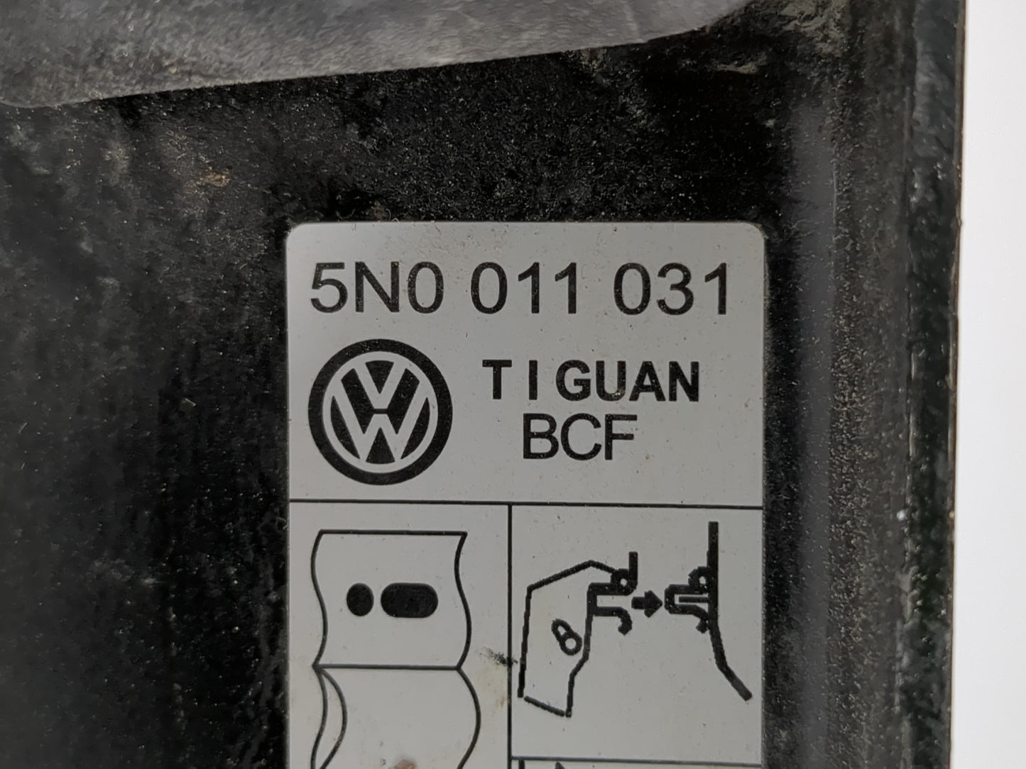 2011 Volkswagen Tiguan Spare Scissor Car Jack - Oemusedautoparts1.com