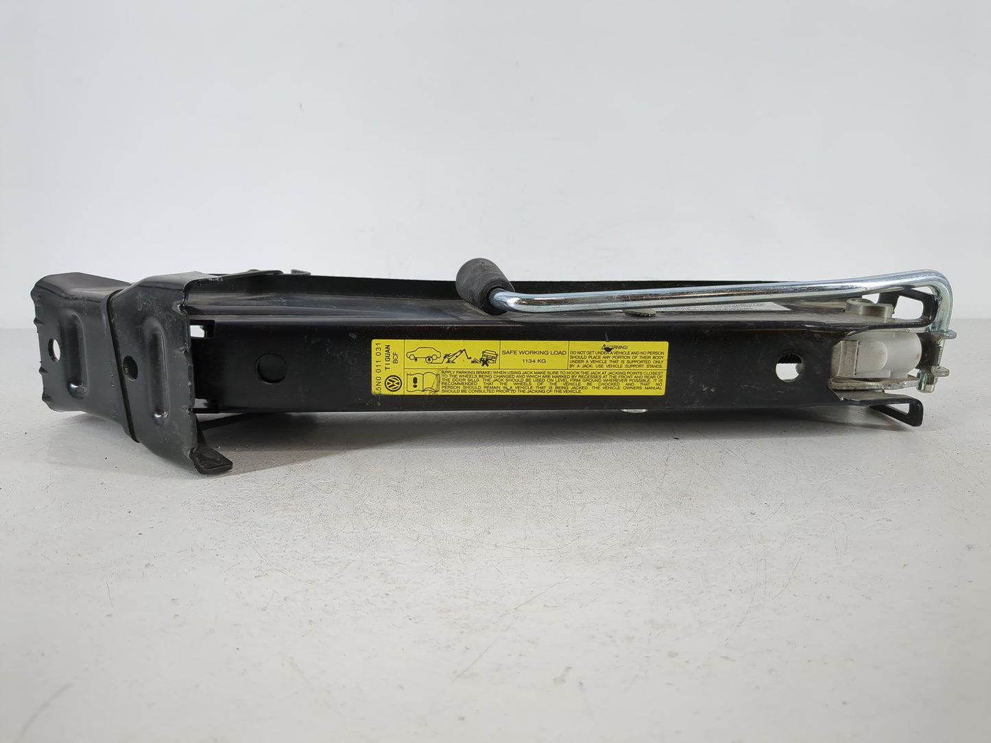 2011 Volkswagen Tiguan Spare Scissor Car Jack - Oemusedautoparts1.com