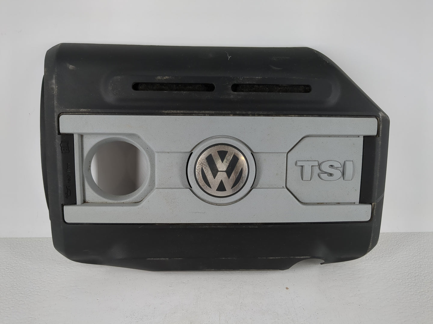 2011 Volkswagen Tiguan Engine Cover - Oemusedautoparts1.com