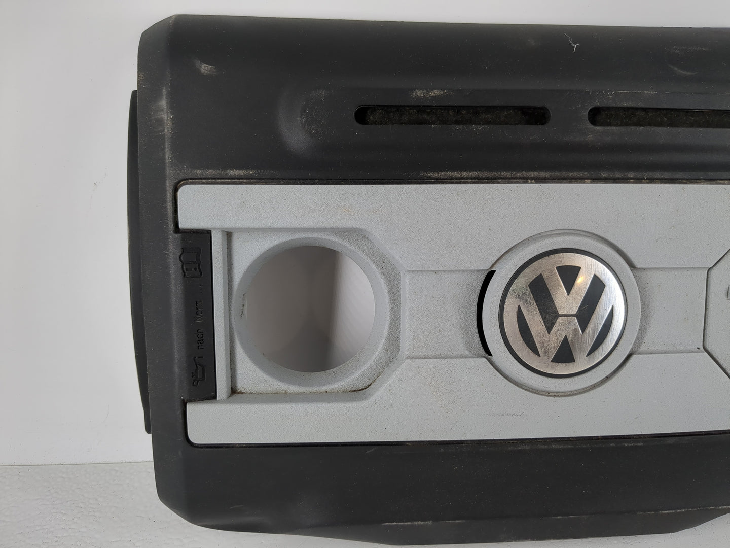2011 Volkswagen Tiguan Engine Cover - Oemusedautoparts1.com