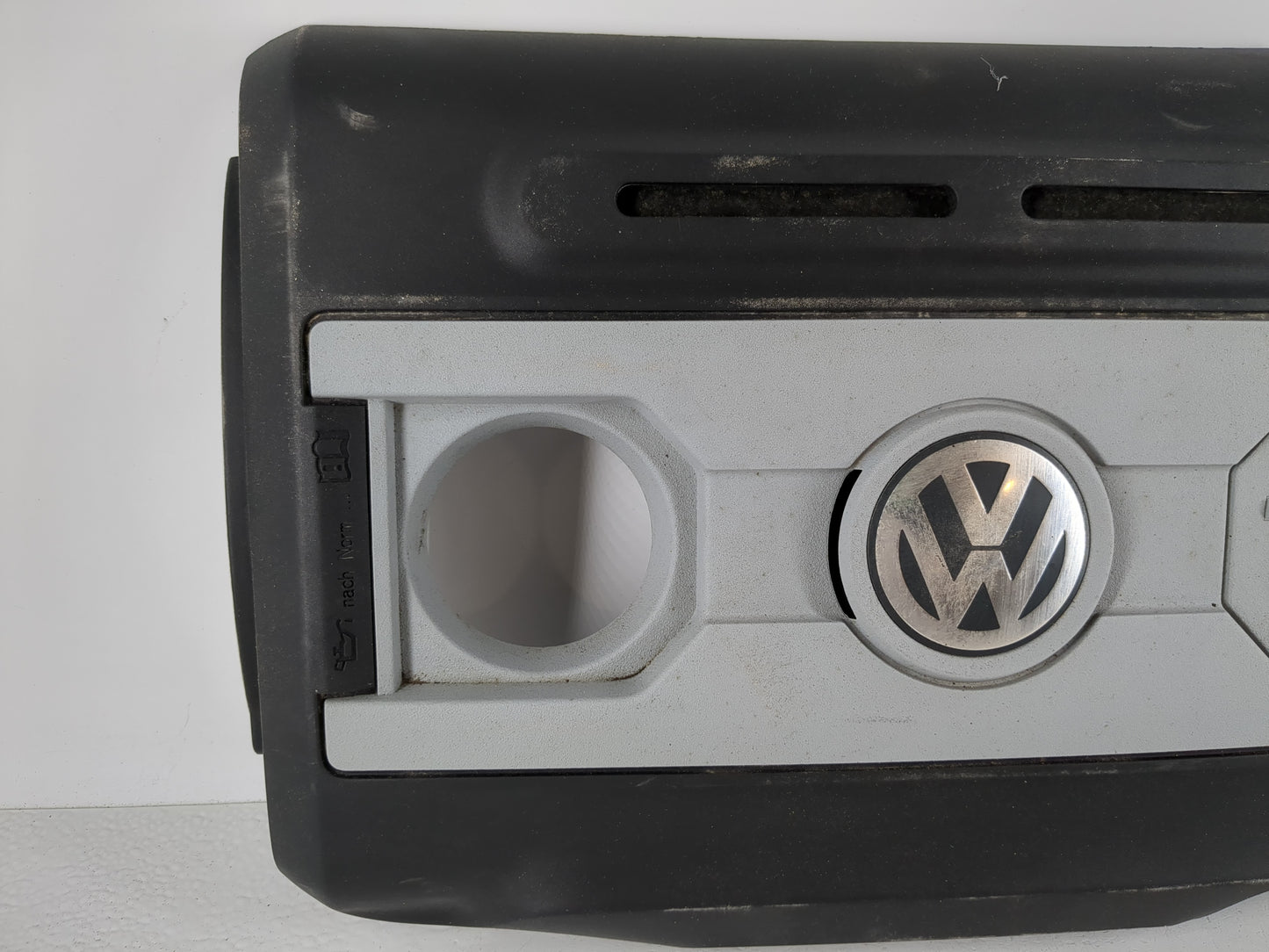 2011 Volkswagen Tiguan Engine Cover - Oemusedautoparts1.com