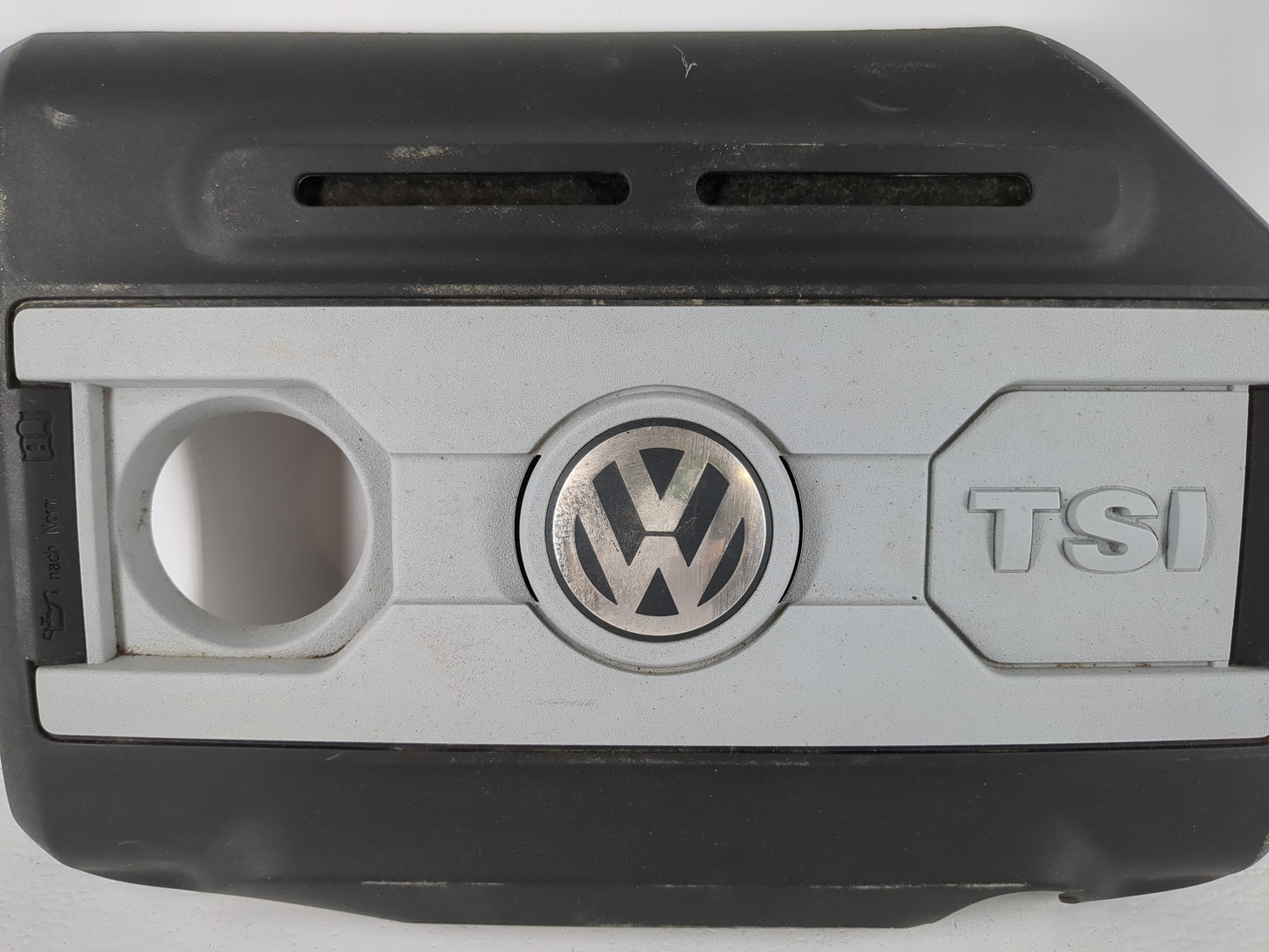 2011 Volkswagen Tiguan Engine Cover - Oemusedautoparts1.com