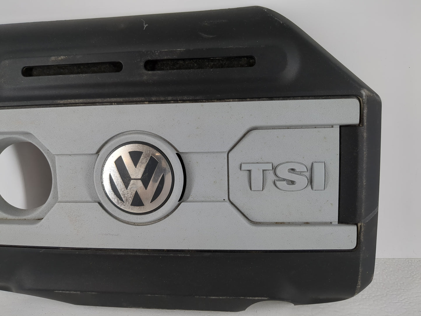 2011 Volkswagen Tiguan Engine Cover - Oemusedautoparts1.com