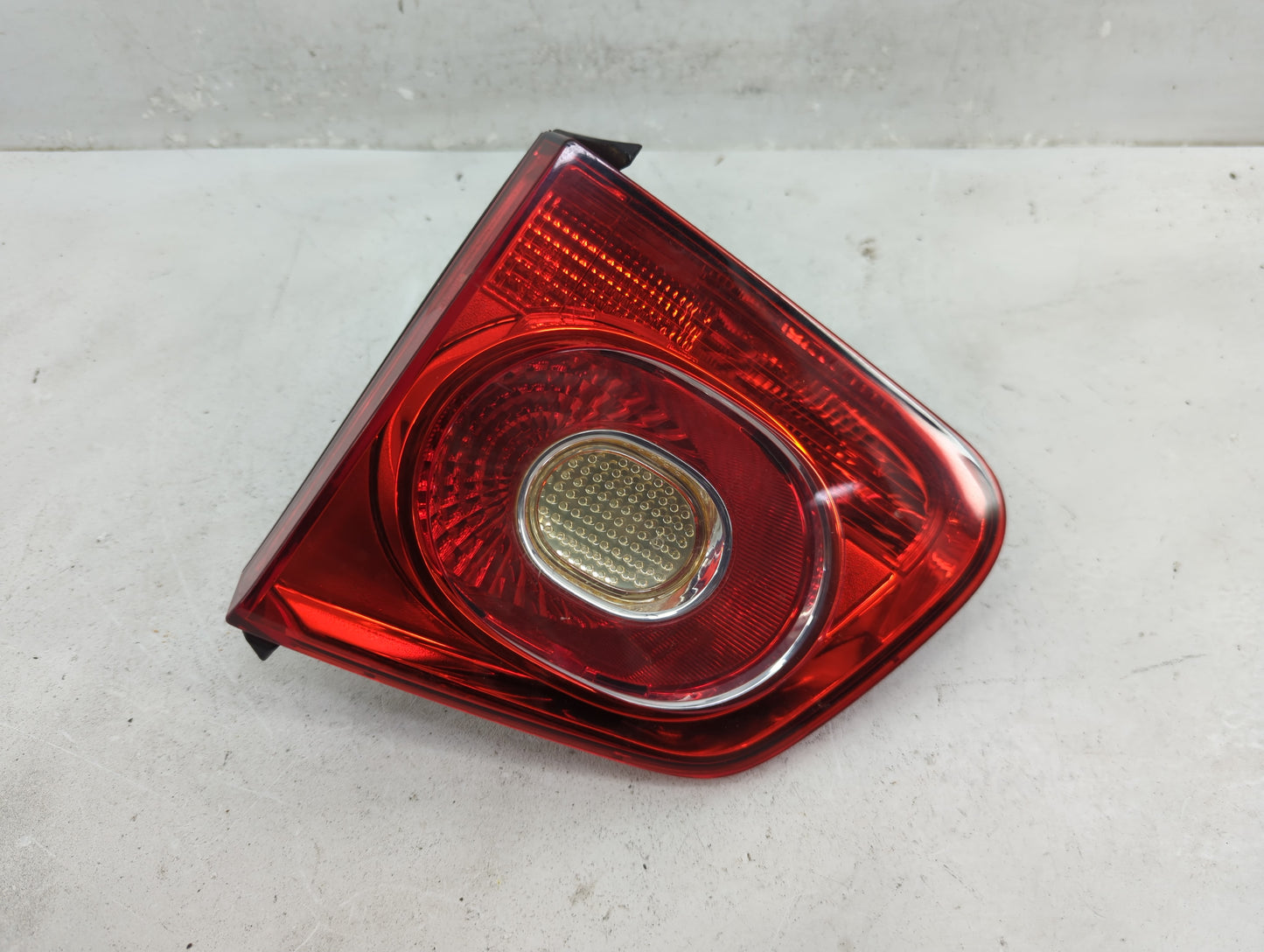 2009-2011 Volkswagen Tiguan Tail Light Assembly Passenger Right OEM P/N:5N0 945 094 B Fits Fits 2009 2010 2011 OEM Used Auto