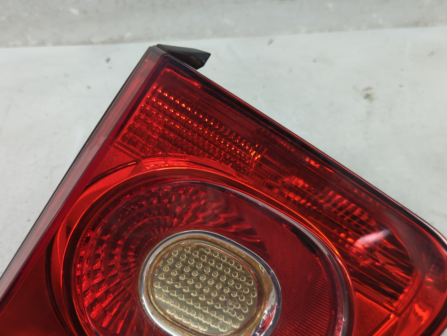 2009-2011 Volkswagen Tiguan Tail Light Assembly Passenger Right OEM P/N:5N0 945 094 B Fits Fits 2009 2010 2011 OEM Used Auto