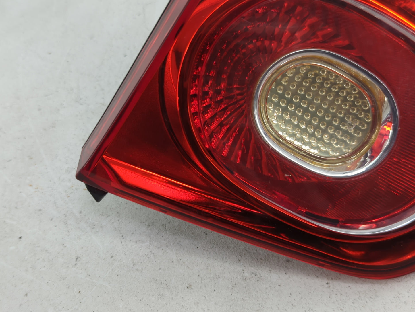 2009-2011 Volkswagen Tiguan Tail Light Assembly Passenger Right OEM P/N:5N0 945 094 B Fits Fits 2009 2010 2011 OEM Used Auto