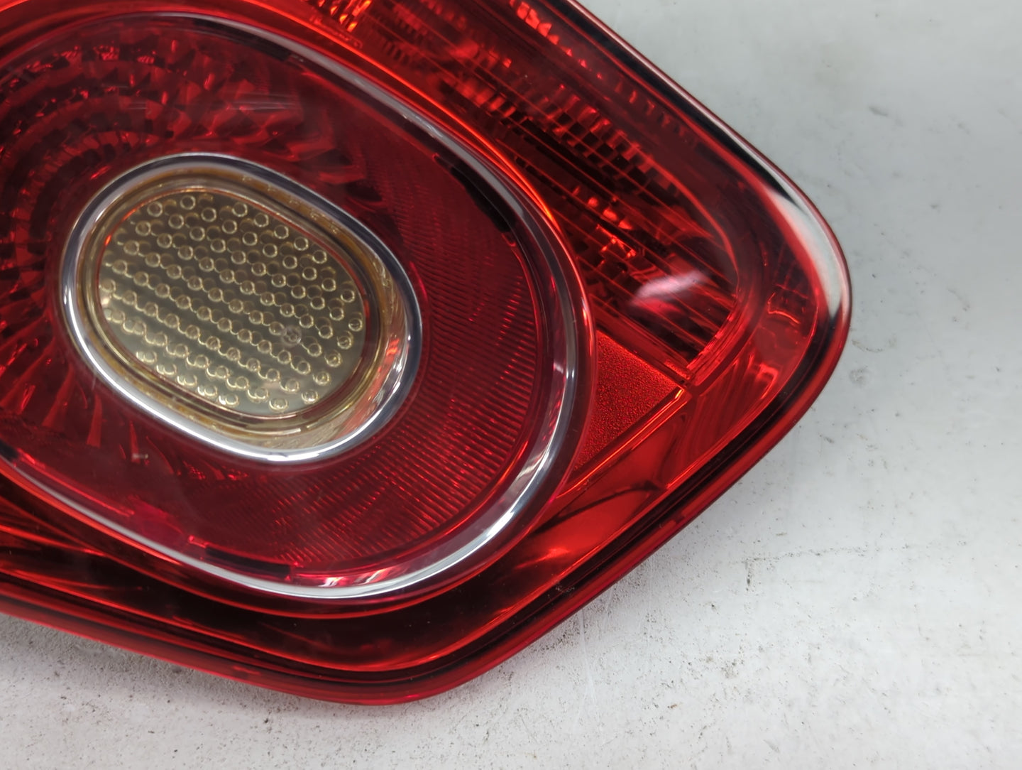 2009-2011 Volkswagen Tiguan Tail Light Assembly Passenger Right OEM P/N:5N0 945 094 B Fits Fits 2009 2010 2011 OEM Used Auto