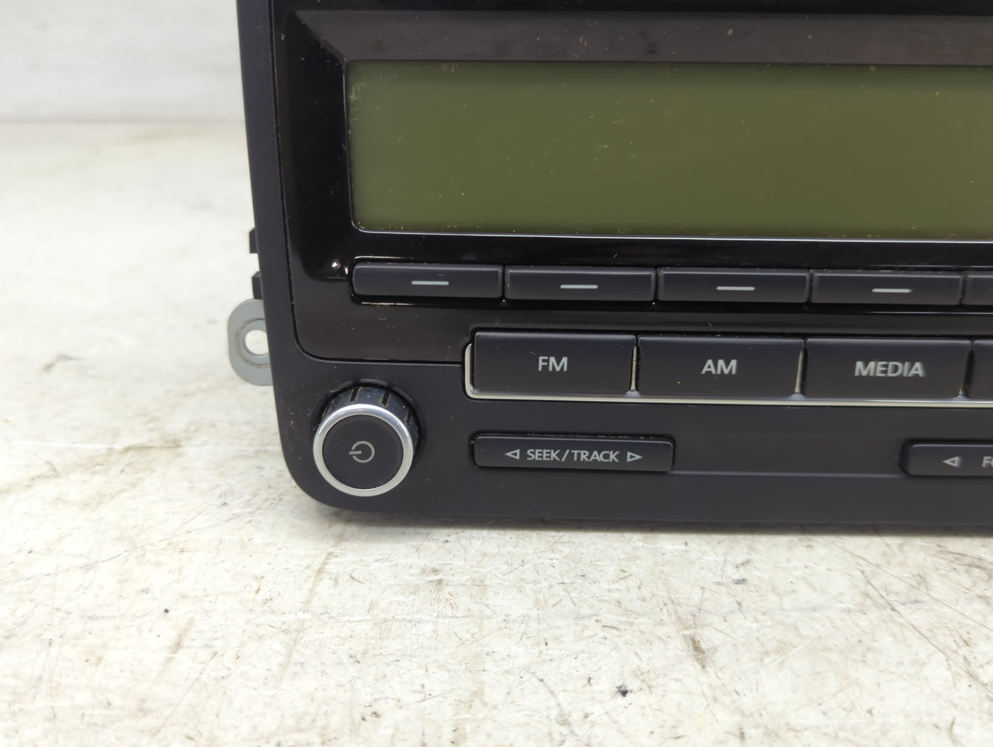 2009-2017 Volkswagen Tiguan Radio AM FM Cd Player Receiver Replacement P/N:5N0 035 164 A Fits OEM Used Auto Parts - Oemuseda