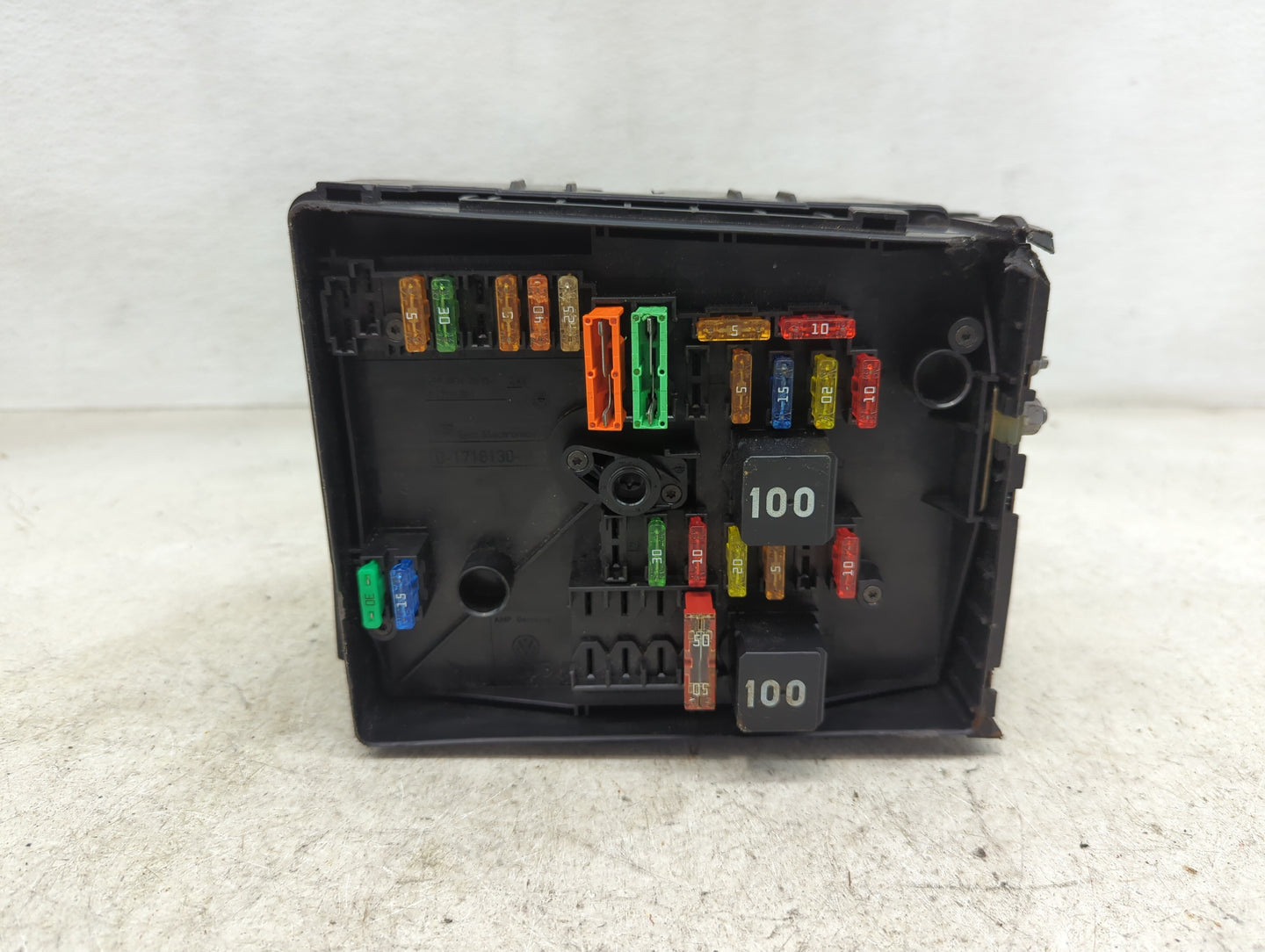 2009-2011 Volkswagen Tiguan Fusebox Fuse Box Panel Relay Module P/N:0-1718130 0-1718128-1 Fits OEM Used Auto Parts - Oemused