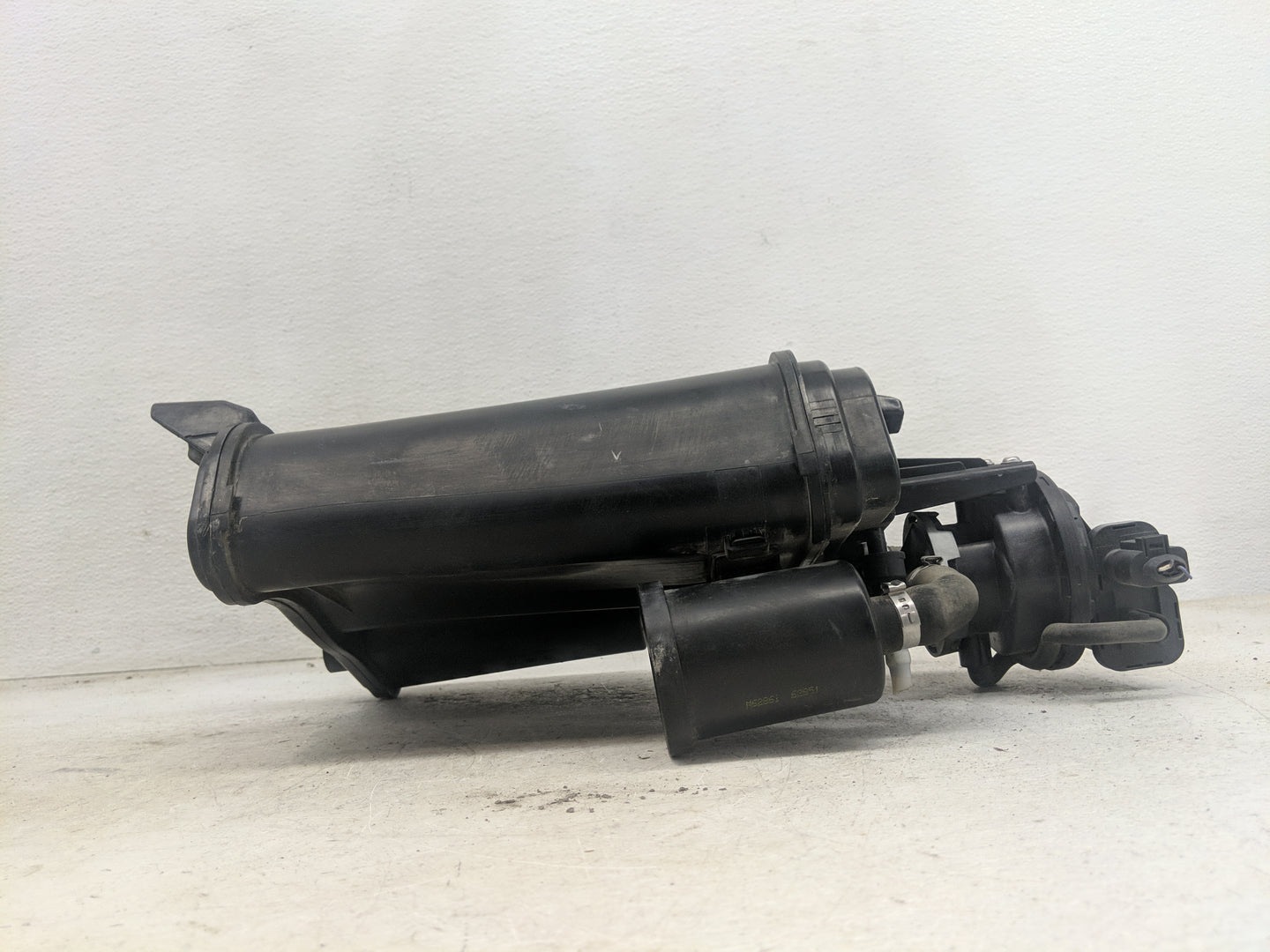 2011 Volkswagen Tiguan Fuel Vapor Charcoal Canister - Oemusedautoparts1.com