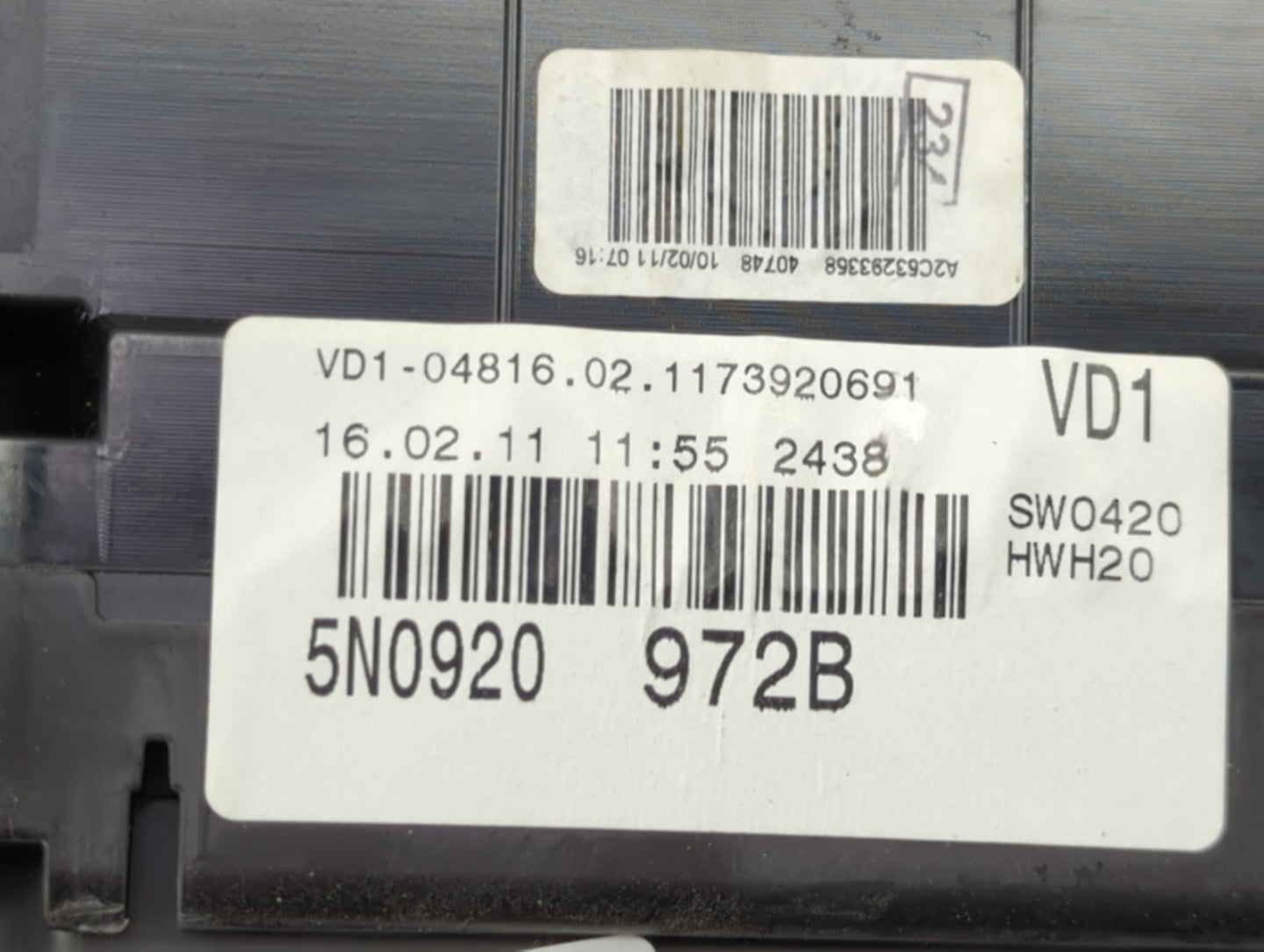2011 Volkswagen Tiguan Instrument Cluster Speedometer Gauges P/N:5N0920972B Miles:84K Fits OEM Used Auto Parts - Oemusedauto
