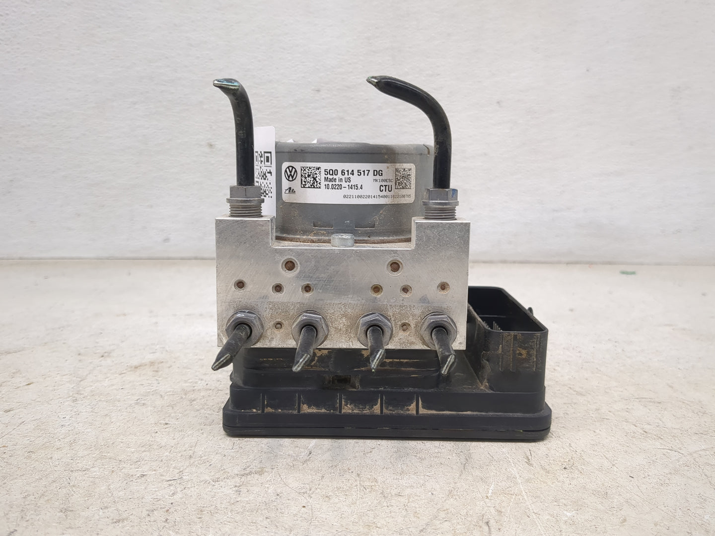 2010-2011 Volkswagen Tiguan ABS Pump Control Module Replacement P/N:5Q0 614 517 DG Fits Fits 2010 2011 OEM Used Auto Parts -
