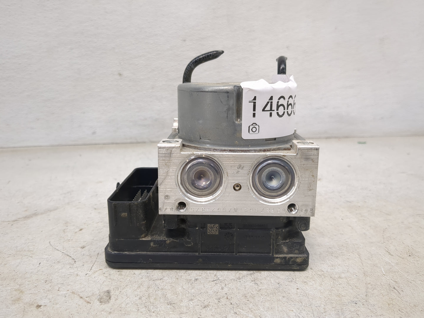 2010-2011 Volkswagen Tiguan ABS Pump Control Module Replacement P/N:5Q0 614 517 DG Fits Fits 2010 2011 OEM Used Auto Parts -