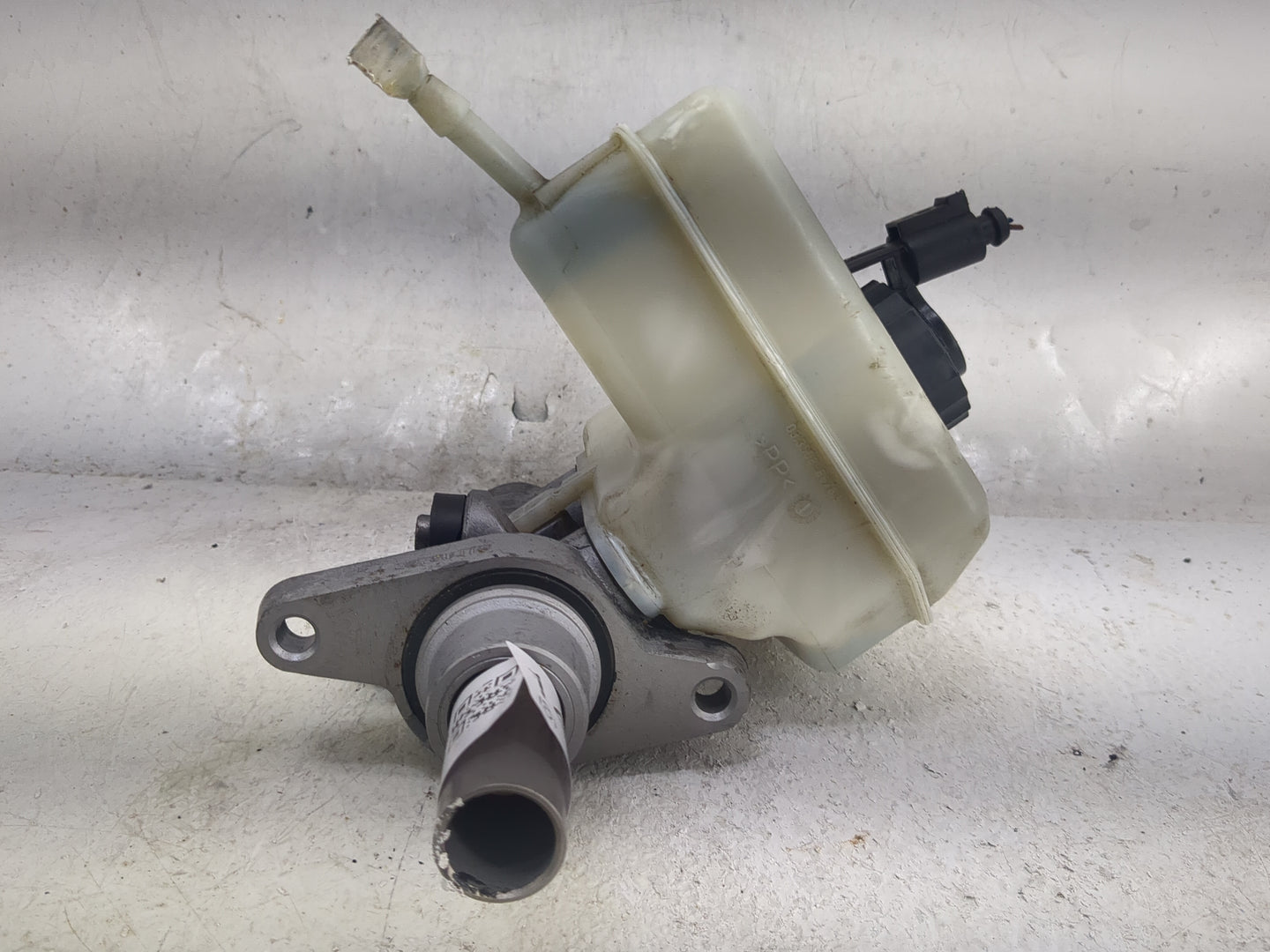 2009-2018 Volkswagen Tiguan Brake Master Cylinder - Oemusedautoparts1.com