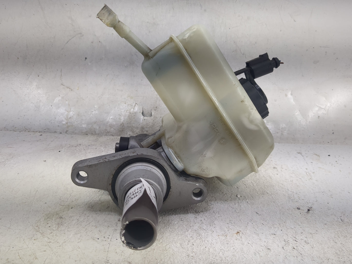 2009-2018 Volkswagen Tiguan Brake Master Cylinder - Oemusedautoparts1.com